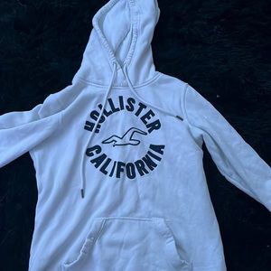 white Hollister sweatshirt